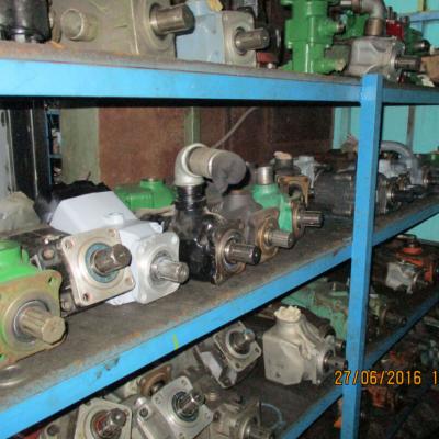 Loads Hydraulic Pumps From 200 Eur